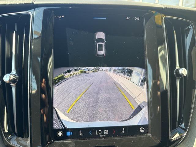 Photo of 2025 Crystal White Metallic Volvo XC60
