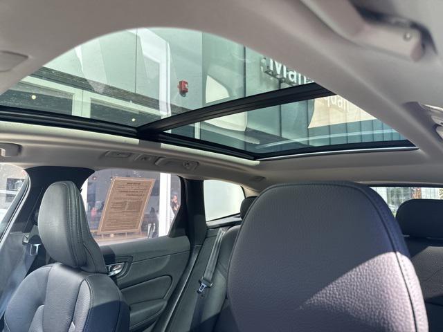 Photo of 2025 Crystal White Metallic Volvo XC60