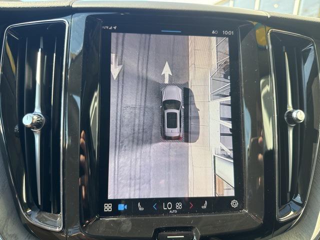 Photo of 2025 Crystal White Metallic Volvo XC60
