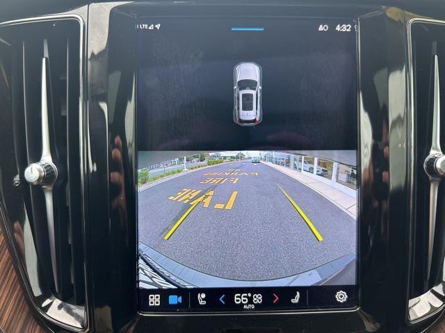 Photo of 2022 Pine Grey Metallic Volvo XC60