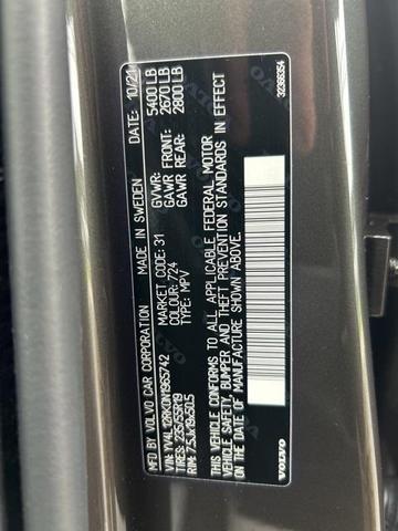 Photo of 2022 Pine Grey Metallic Volvo XC60