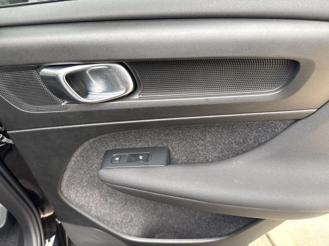 Photo of 2025 Onyx Black Volvo XC40