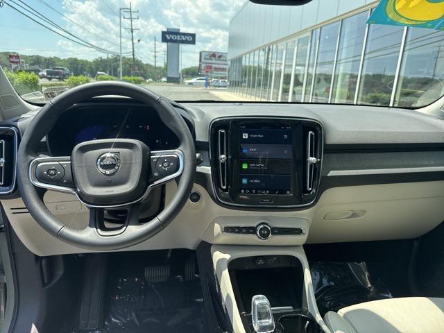 Photo of 2023 Sage Green Metallic Volvo XC40