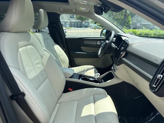 Photo of 2023 Sage Green Metallic Volvo XC40