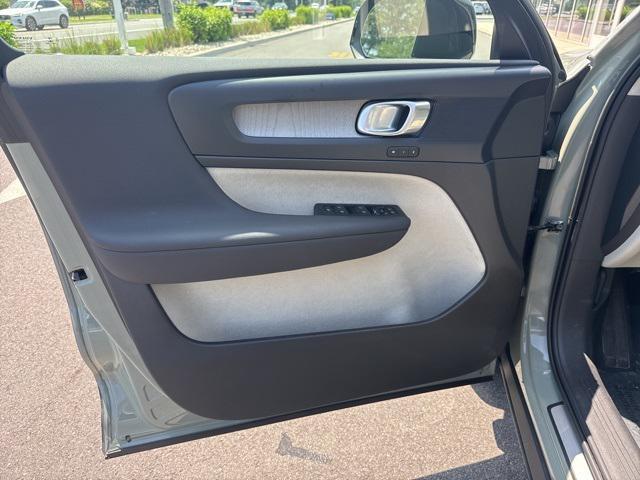 Photo of 2023 Sage Green Metallic Volvo XC40