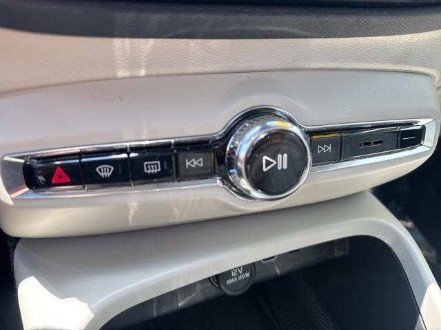 Photo of 2023 Sage Green Metallic Volvo XC40