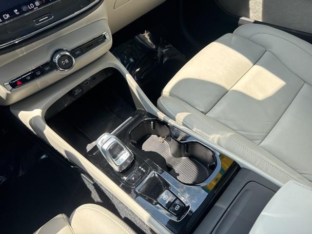 Photo of 2023 Sage Green Metallic Volvo XC40