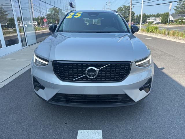 Photo of 2025 Silver Volvo XC40