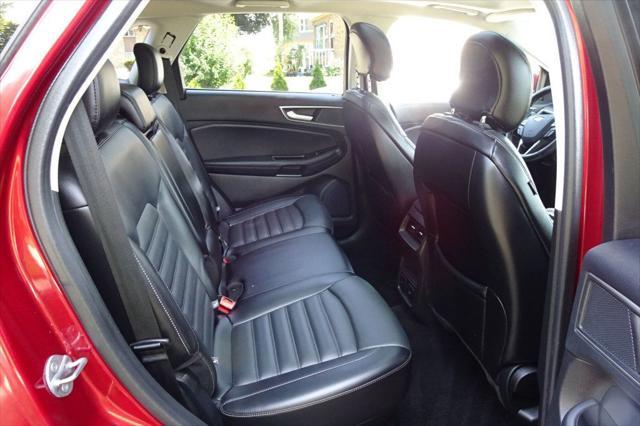 Photo of 2017 Ruby Red Metallic Tinted Clearcoat Ford Edge