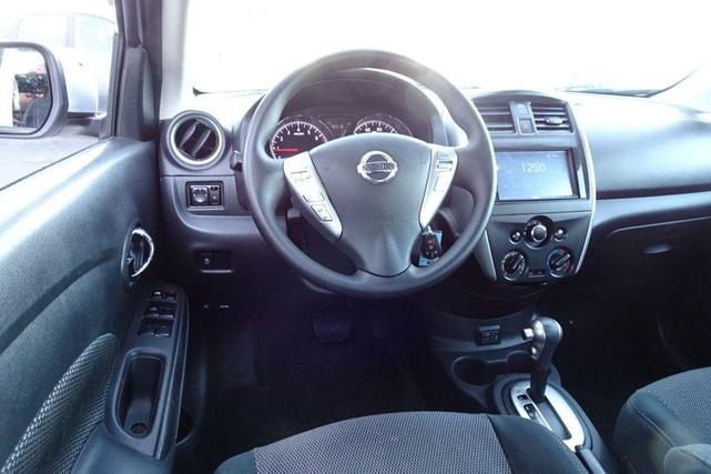 Photo of 2019 Brilliant Silver Nissan Versa