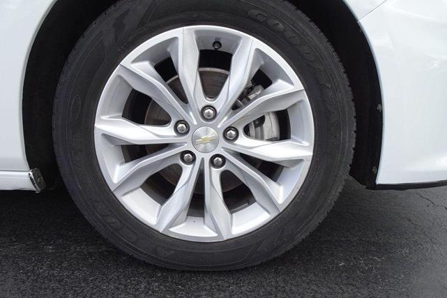 Photo of 2020 Summit White Chevrolet Malibu