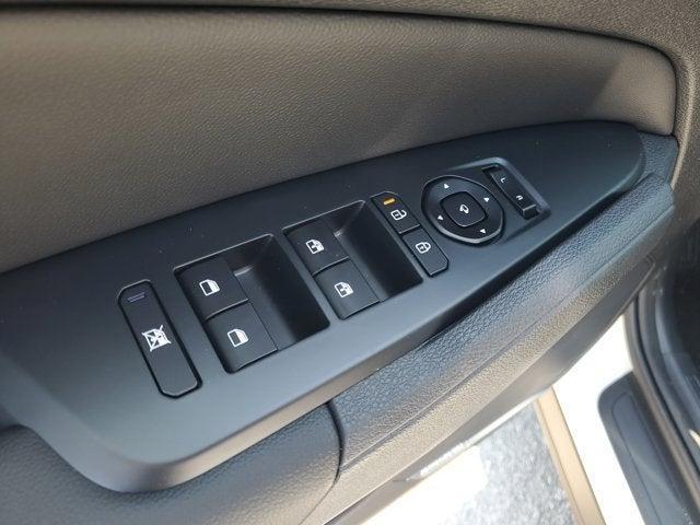 Photo of 2026 Glacial White Pearl Kia Sportage