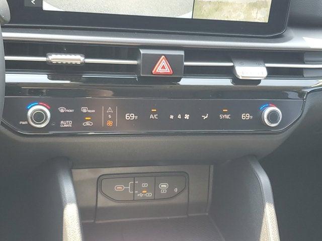 Photo of 2026 Glacial White Pearl Kia Sportage