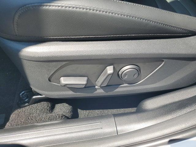 Photo of 2026 Glacial White Pearl Kia Sportage