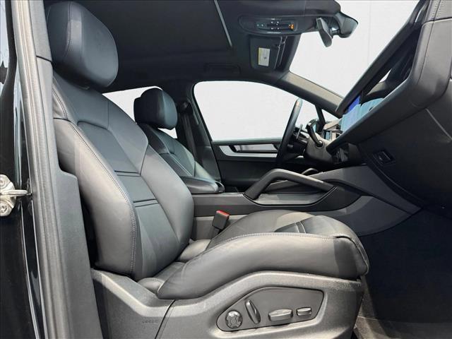 Photo of 2024 Chromite Black Metallic Porsche Cayenne