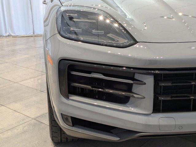 Photo of 2024 Arctic Grey Porsche Cayenne