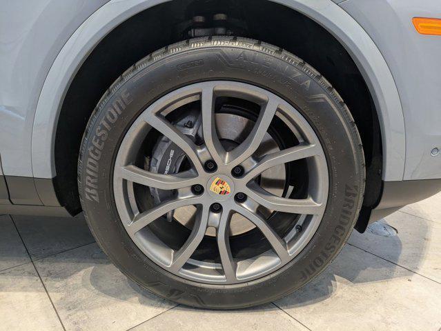 Photo of 2024 Arctic Grey Porsche Cayenne