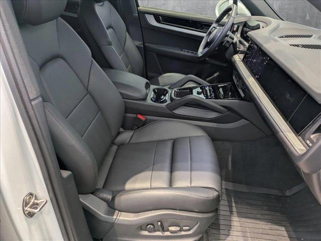 Photo of 2024 White Porsche Cayenne