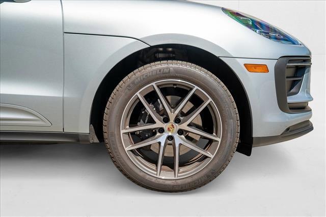 Photo of 2025 Dolomite Silver Metallic Porsche Macan