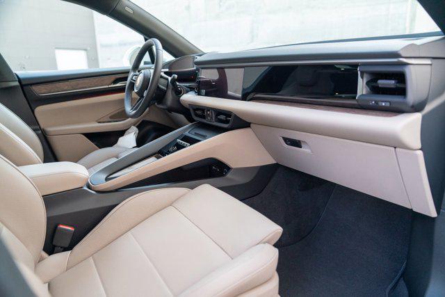 Photo of 2025 White Porsche Macan