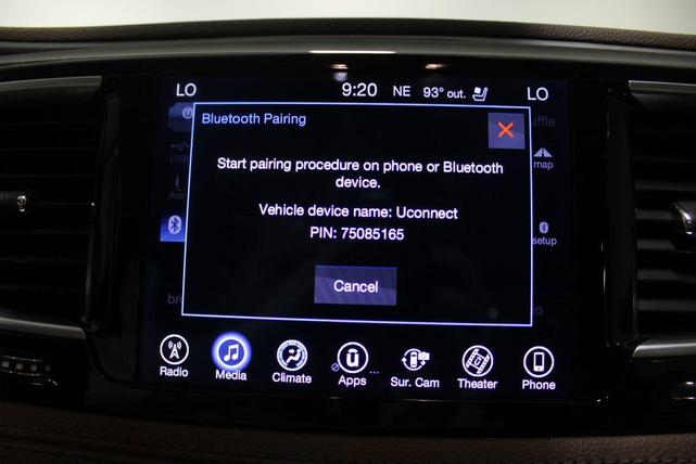 Photo of 2017 Brilliant Black Crystal Pearlcoat Chrysler Pacifica