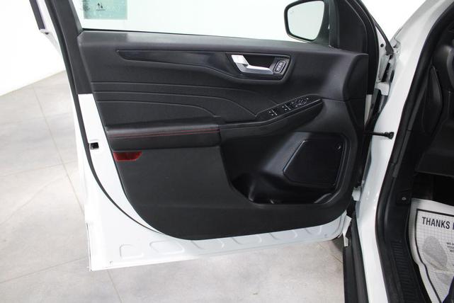 Photo of 2024 STAR WHITE METALLIC TRI-COAT Ford Escape