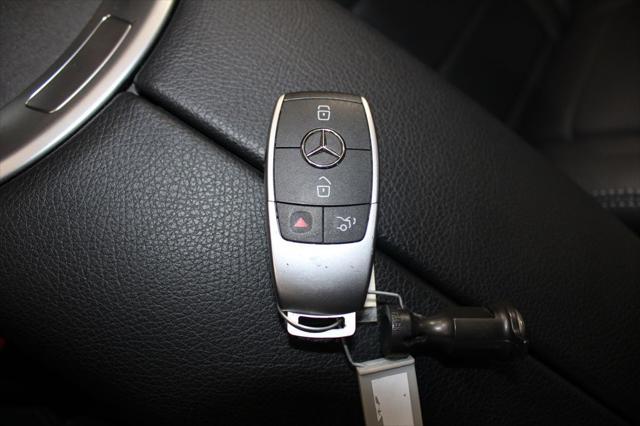 Photo of 2022 Graphite Gray Metallic Mercedes-Benz GLC 300