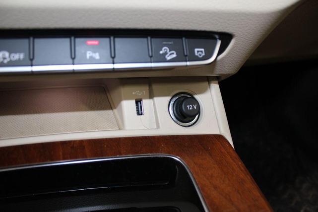 Photo of 2022 Ibis White Audi Q5