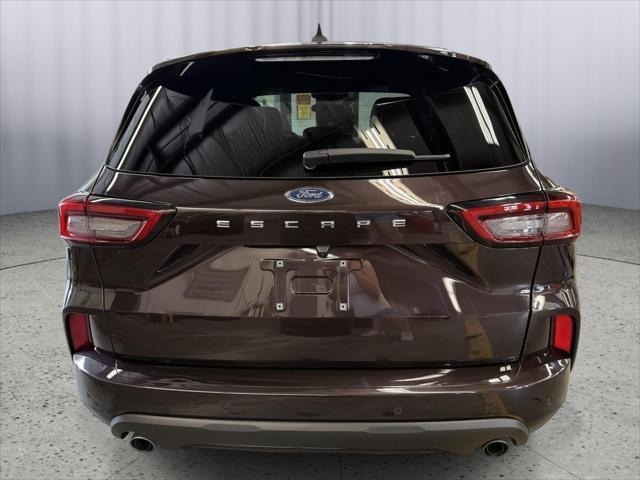 Photo of 2023 Cinnabar Red Metallic Premium Colorant Ford Escape
