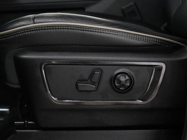 Photo of 2023 Diamond Black Crystal Pearlcoat RAM 1500