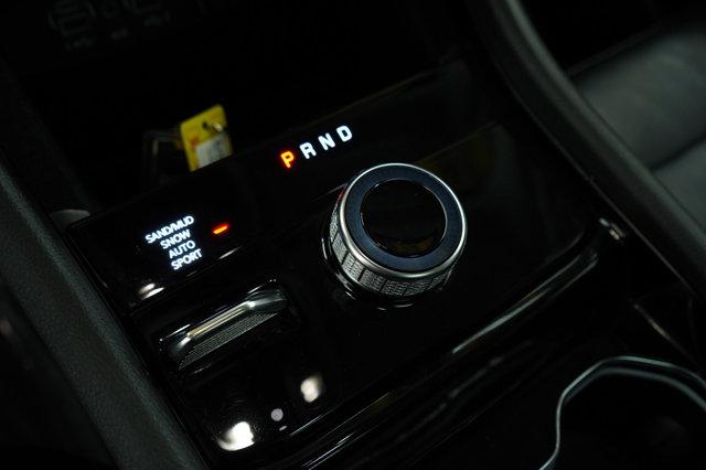 Photo of 2022 Diamond Black Crystal Pearlcoat Jeep Grand Cherokee