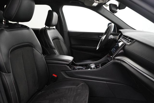 Photo of 2023 Baltic Gray Metallic Clearcoat Jeep Grand Cherokee L