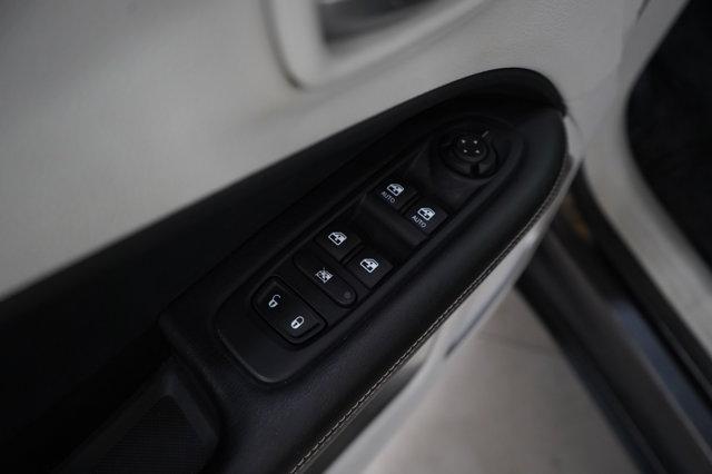 Photo of 2019 Granite Crystal Metallic Clearcoat Jeep Compass