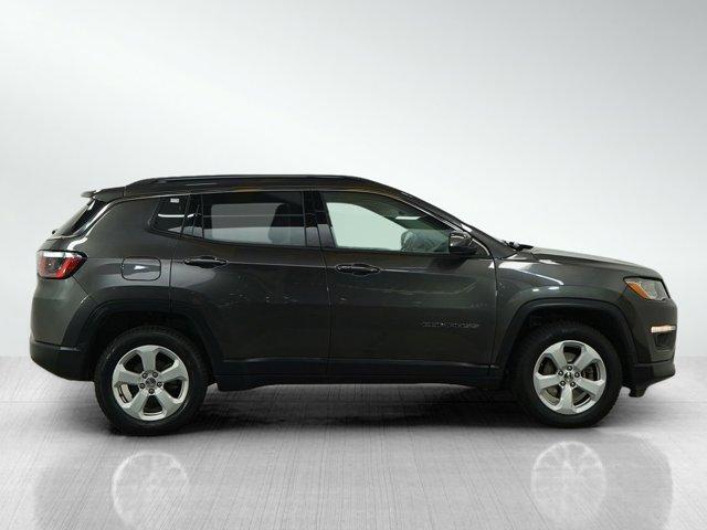Photo of 2019 Granite Crystal Metallic Clearcoat Jeep Compass
