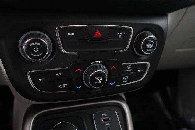 Photo of 2019 Granite Crystal Metallic Clearcoat Jeep Compass