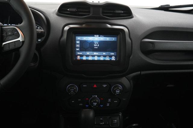Photo of 2018 Alpine White Jeep Renegade