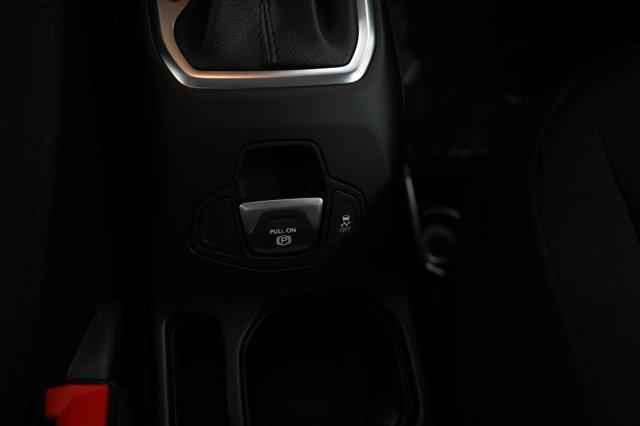 Photo of 2018 Alpine White Jeep Renegade