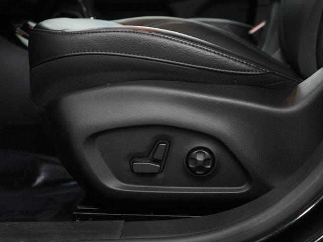 Photo of 2021 Diamond Black Crystal Pearlcoat Jeep Compass