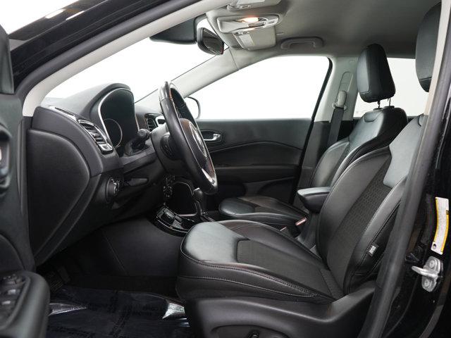 Photo of 2021 Diamond Black Crystal Pearlcoat Jeep Compass