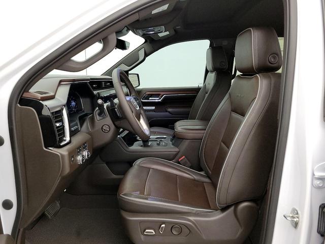 Photo of 2023 White GMC Sierra 1500