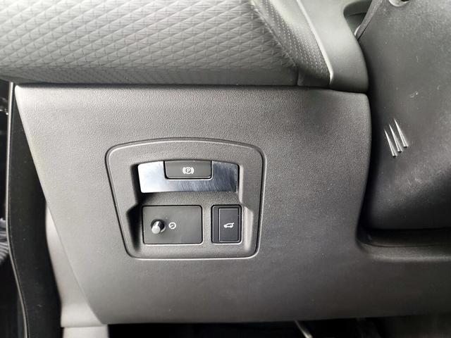 Photo of 2020 Black Land Rover Range Rover Velar
