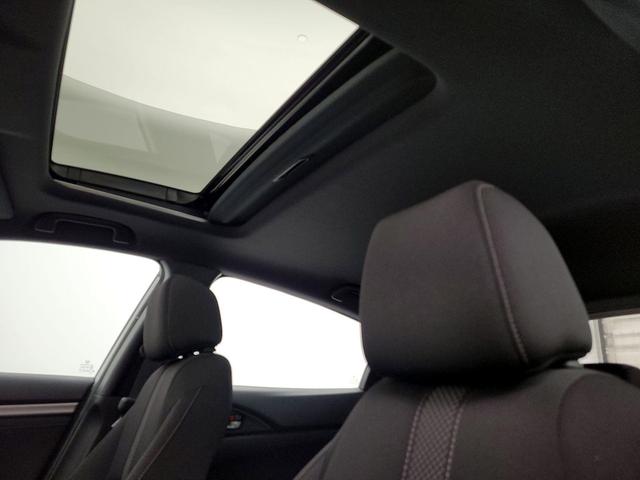 Photo of 2021 White Honda Civic