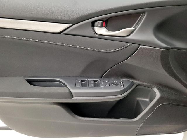 Photo of 2021 White Honda Civic