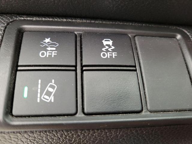 Photo of 2021 White Honda Civic