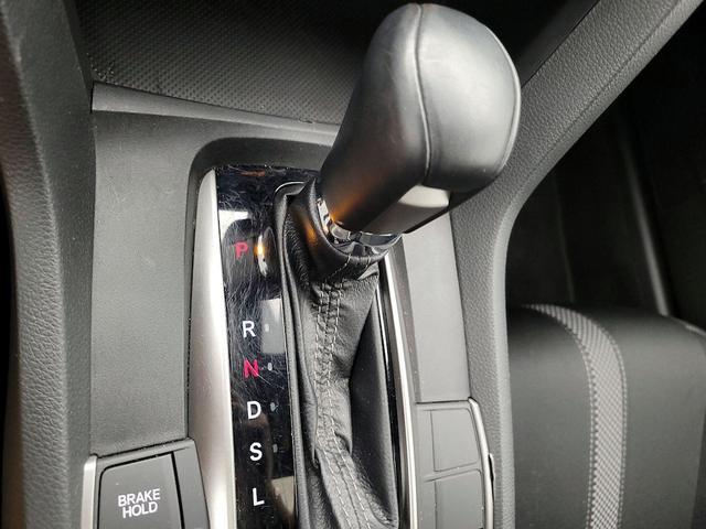 Photo of 2021 White Honda Civic