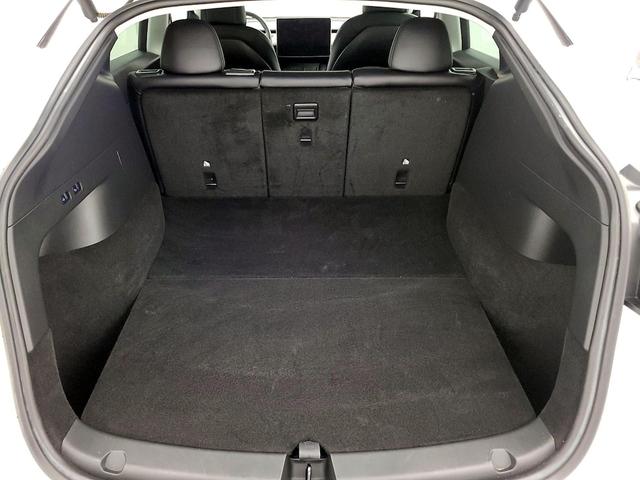 Photo of 2022 White Tesla Model Y