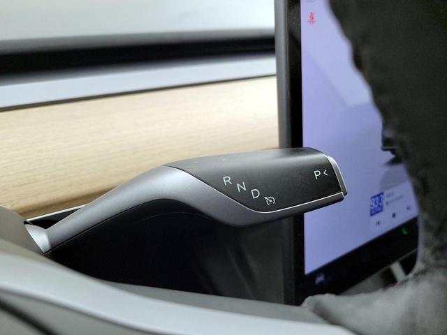 Photo of 2022 White Tesla Model Y