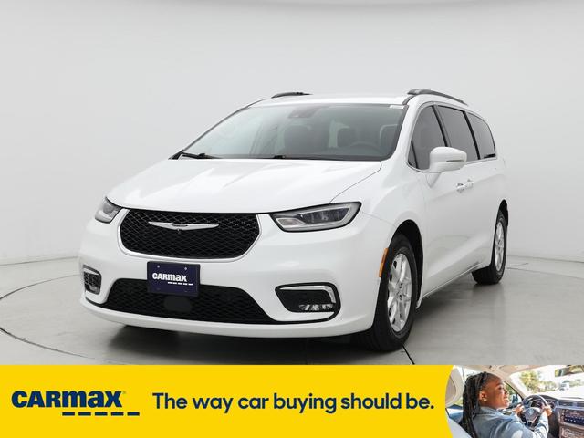 Photo of 2022 White Chrysler Pacifica