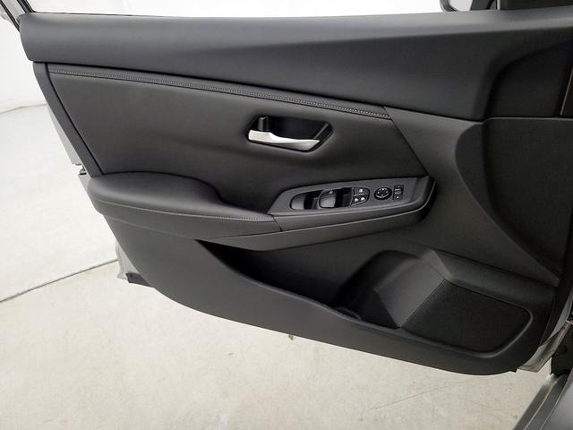 Photo of 2023 Silver Nissan Sentra