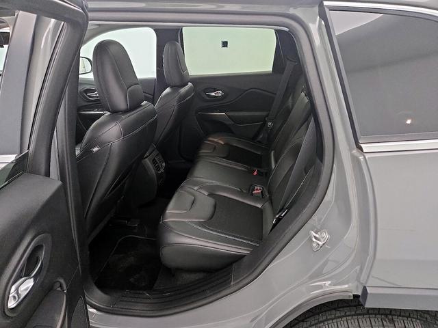 Photo of 2020 Gray Jeep Cherokee